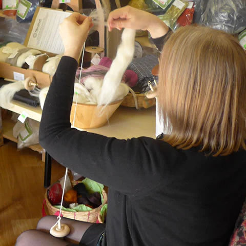 spinning yarn on a drop spindle