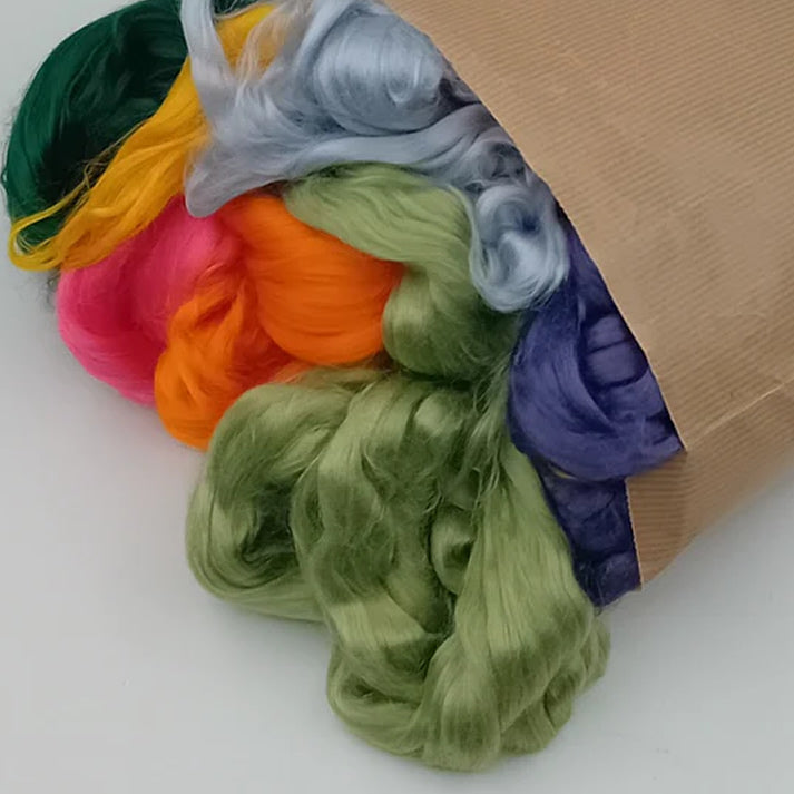 Mixed bags of combed wool fibre top