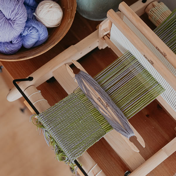 weaving looms stands and bags