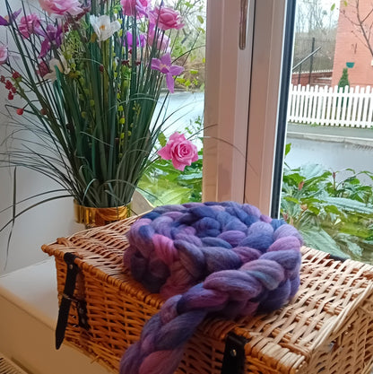 Fibrehut hand dyed fibre club