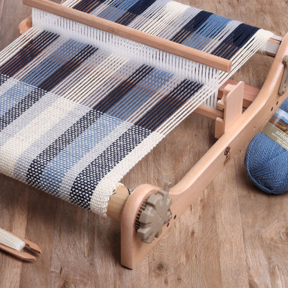 Rigid heddle LOOM
